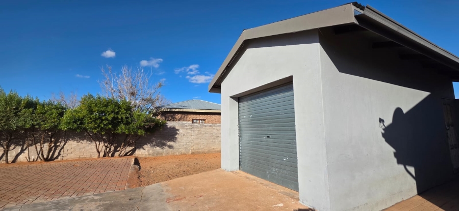 2 Bedroom Property for Sale in Keidebees Northern Cape